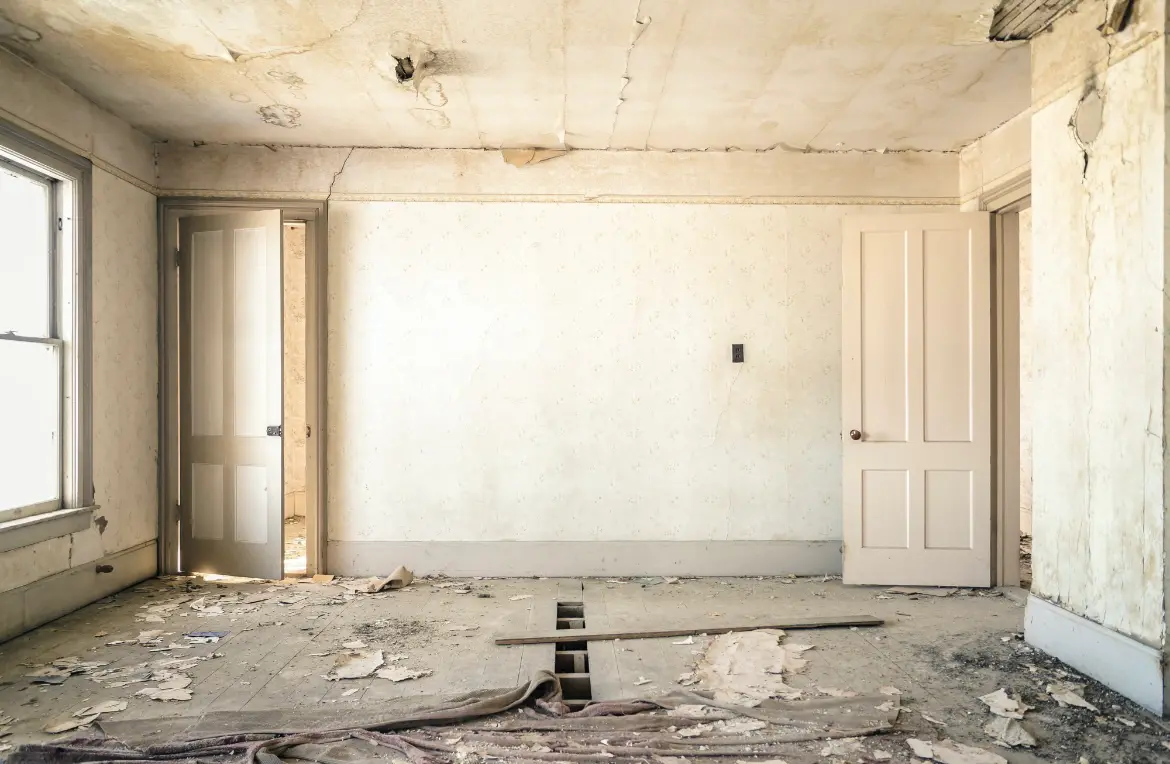 Waste disposal crew managing a cleanout project in Crescent Springs